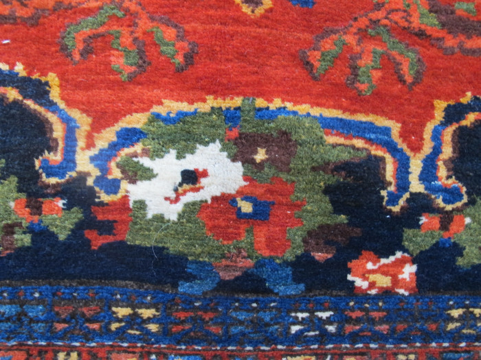 Baktiar Rug with Gol Farang