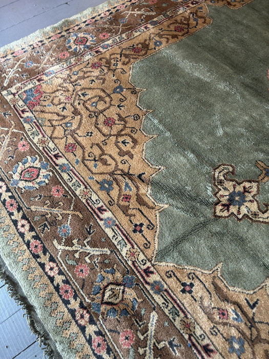 Decorative Oushak Carpet
