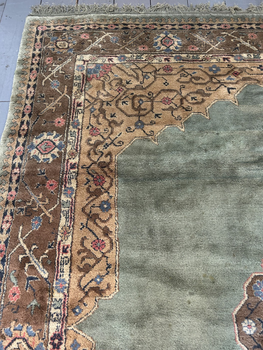 Decorative Oushak Carpet