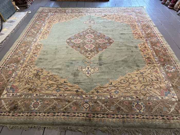 Decorative Oushak Carpet