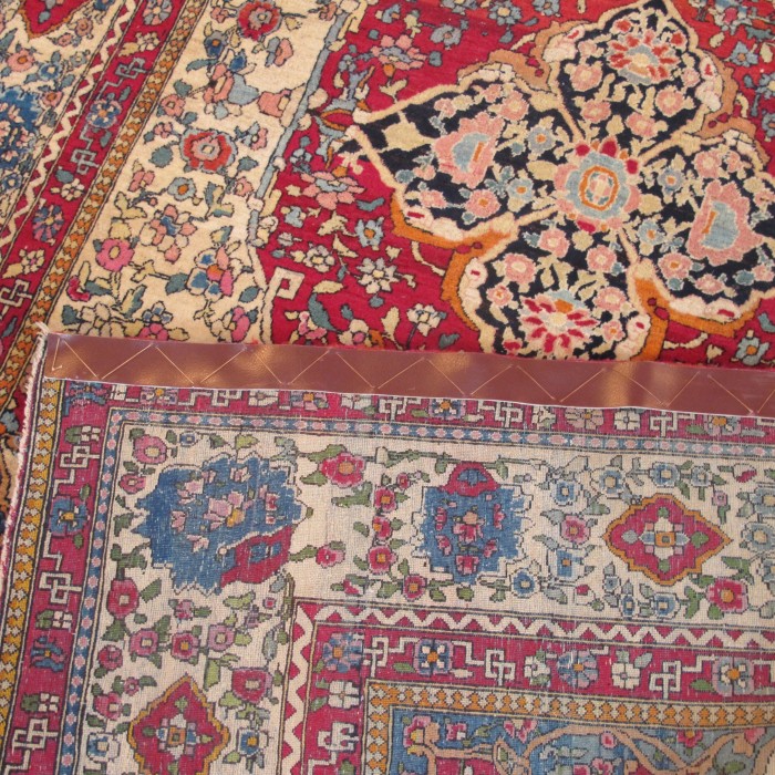 Elegant Isfahan Rug