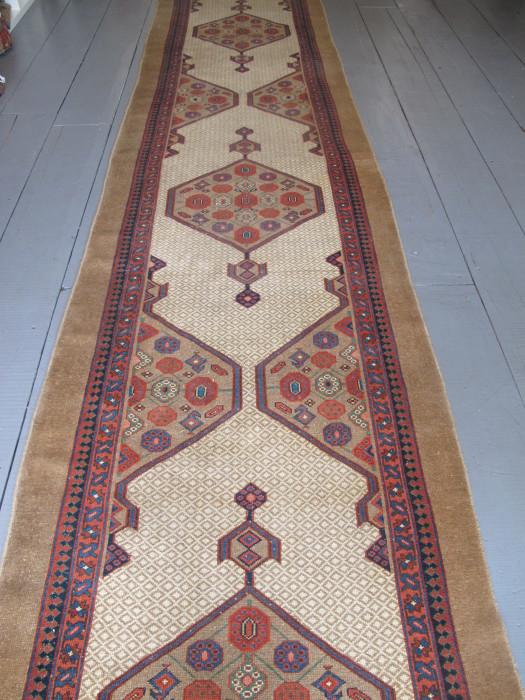 Long Sarab Runner