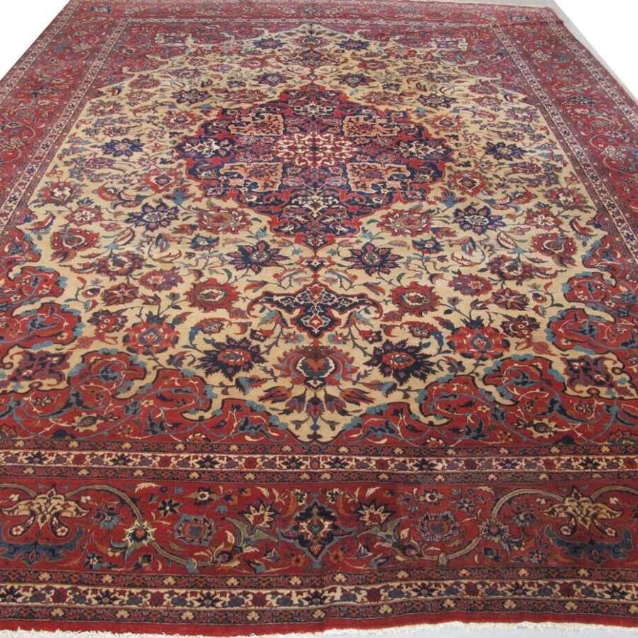 Very Fine Antique Isfahan Carpet, 3.98m X 2.74m